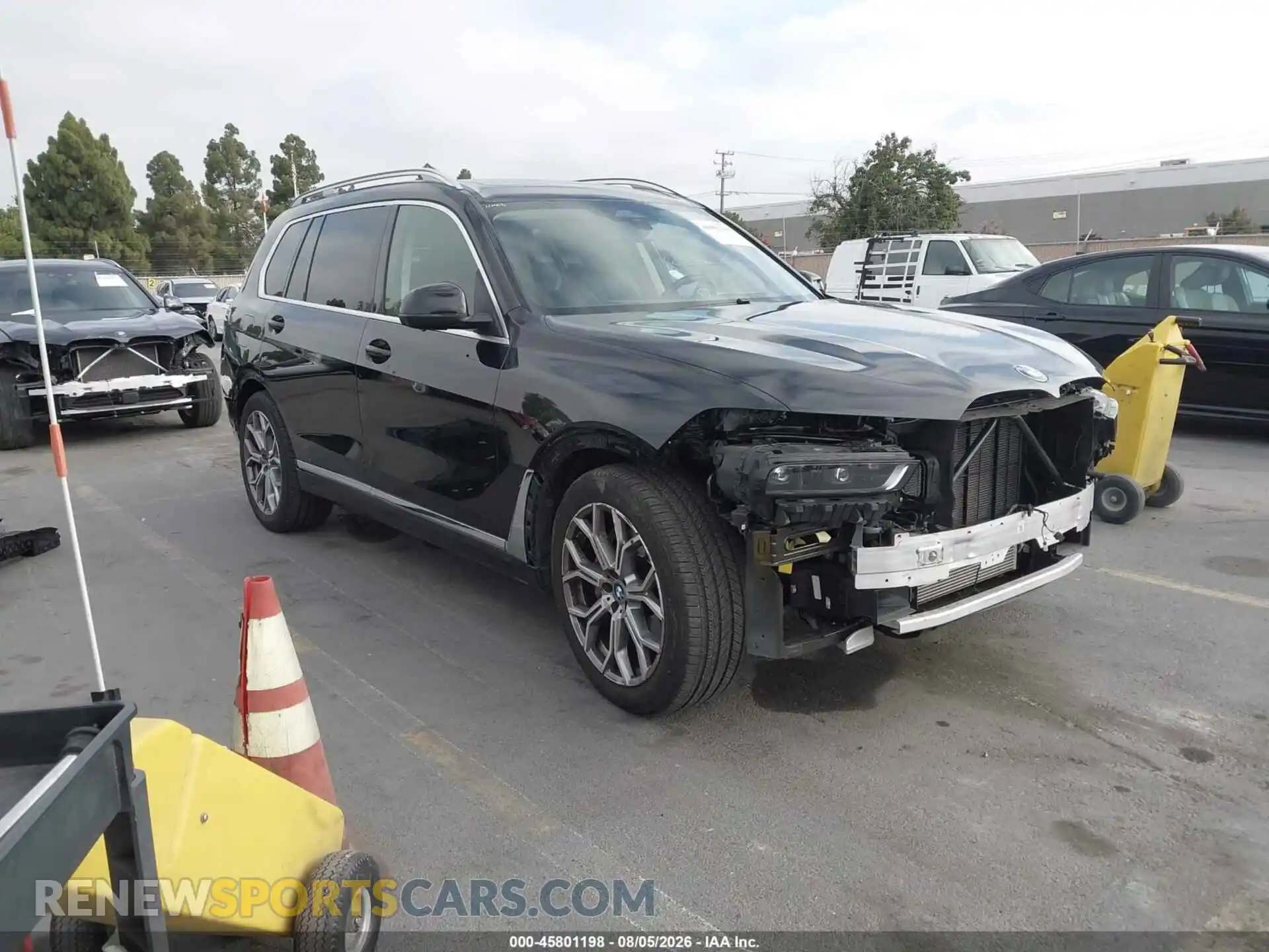 1 Photograph of a damaged car 5UX23EM00S9W39225 BMW X7 2025