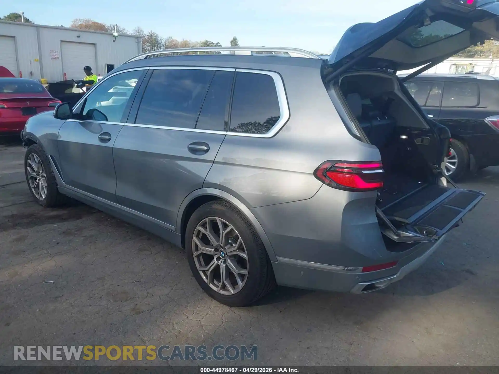 3 Photograph of a damaged car 5UX23EM00S9W58440 BMW X7 2025