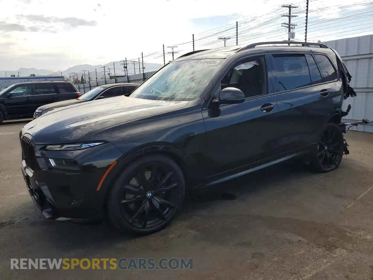 1 Photograph of a damaged car 5UX23EM00S9W95763 BMW X7 2025