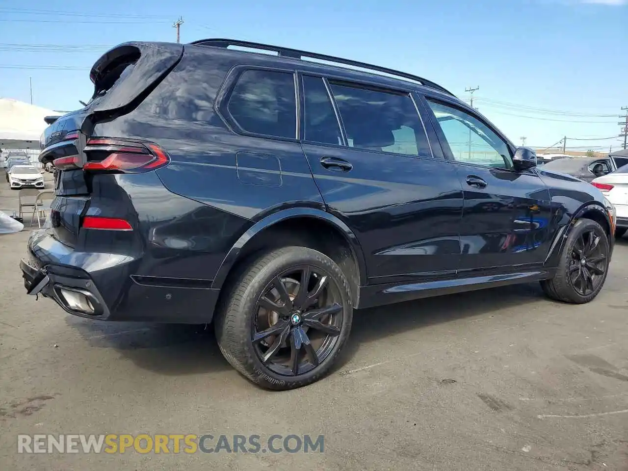 3 Photograph of a damaged car 5UX23EM00S9W95763 BMW X7 2025