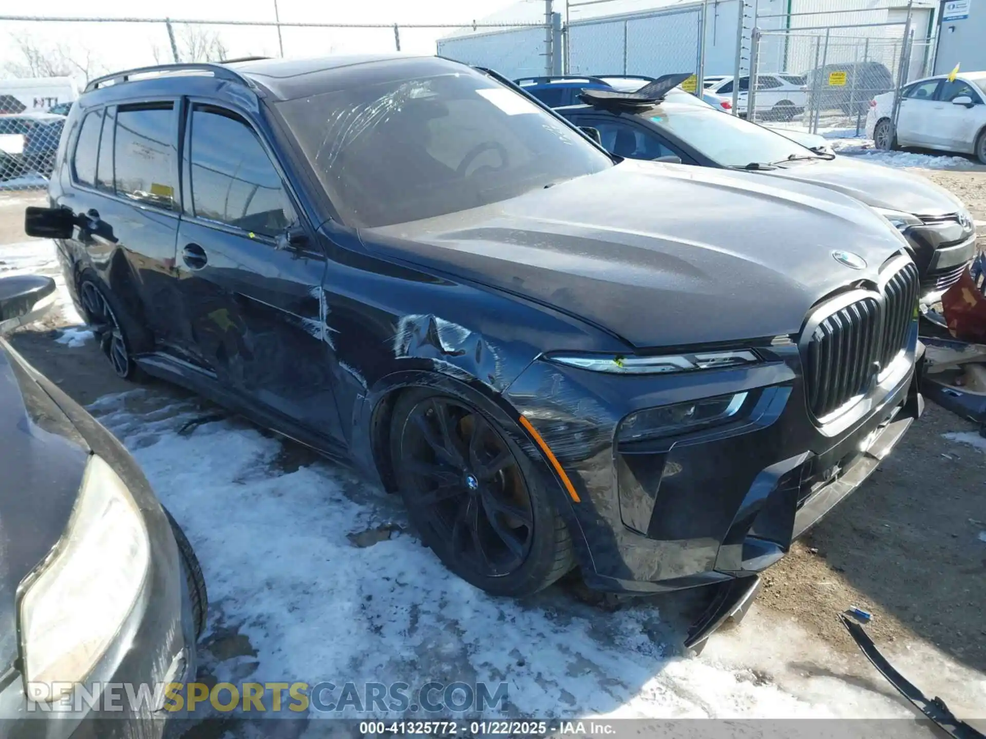 1 Photograph of a damaged car 5UX23EM00S9W96704 BMW X7 2025