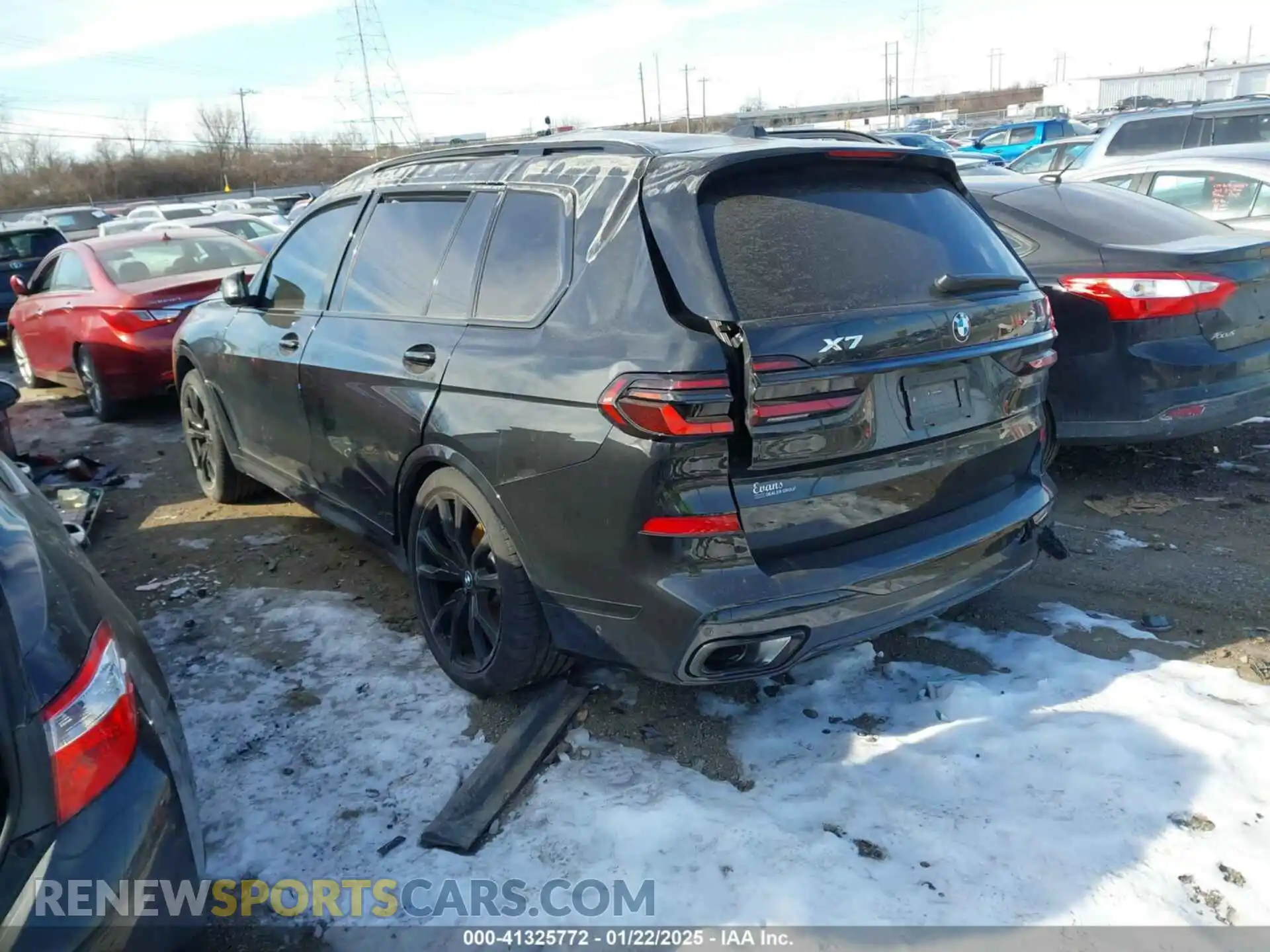 3 Photograph of a damaged car 5UX23EM00S9W96704 BMW X7 2025