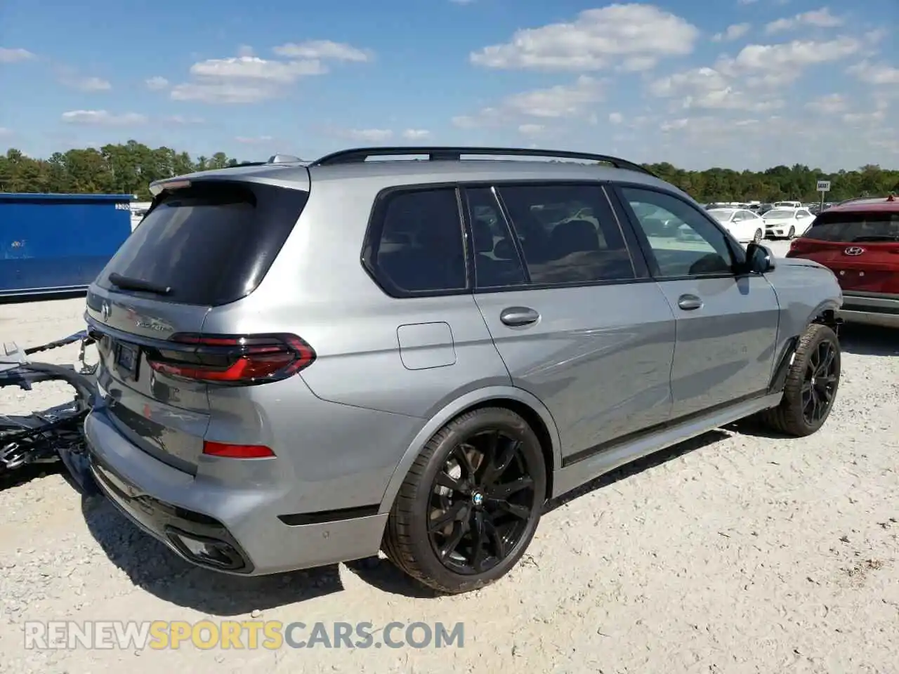 3 Photograph of a damaged car 5UX23EM00S9W98100 BMW X7 2025