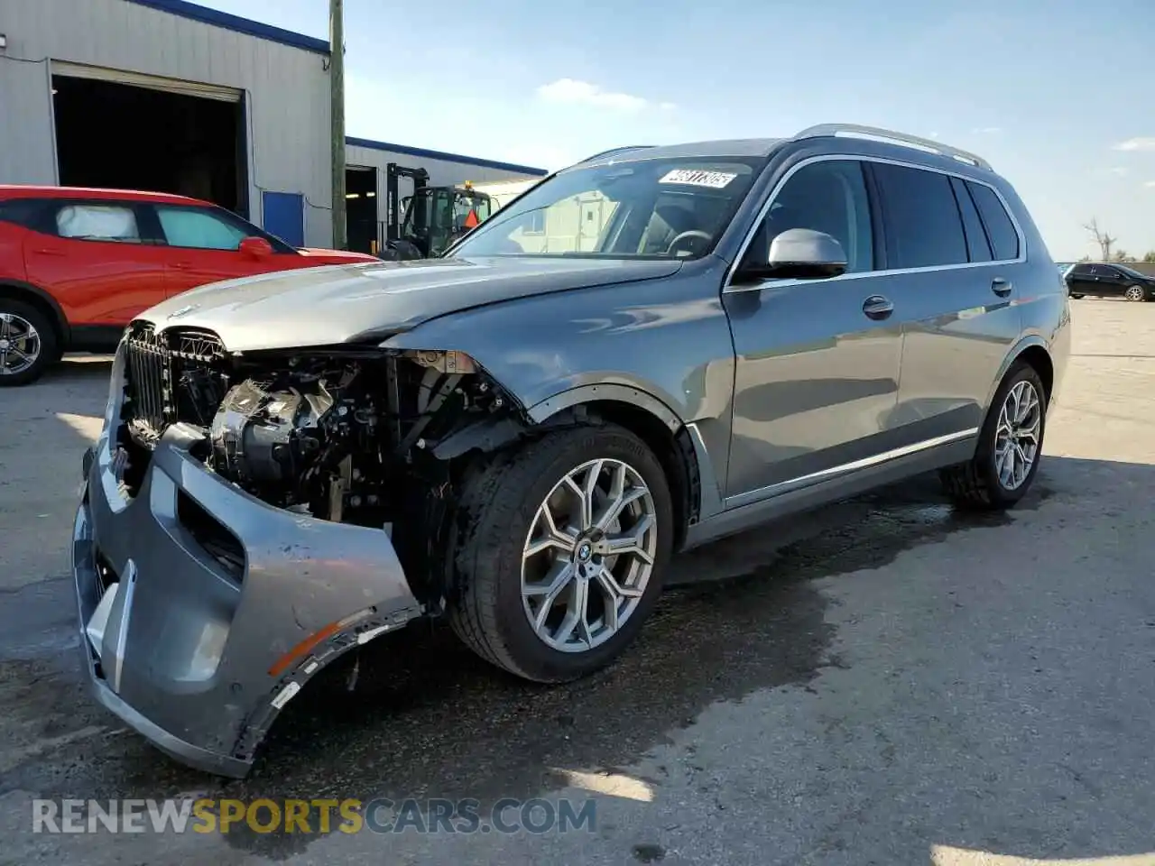 1 Photograph of a damaged car 5UX23EM00S9X63334 BMW X7 2025