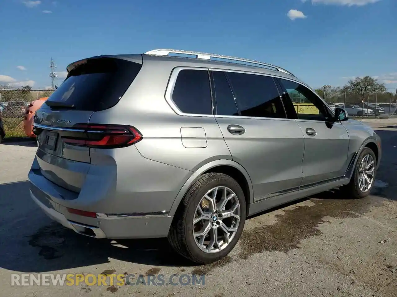 3 Photograph of a damaged car 5UX23EM00S9X63334 BMW X7 2025