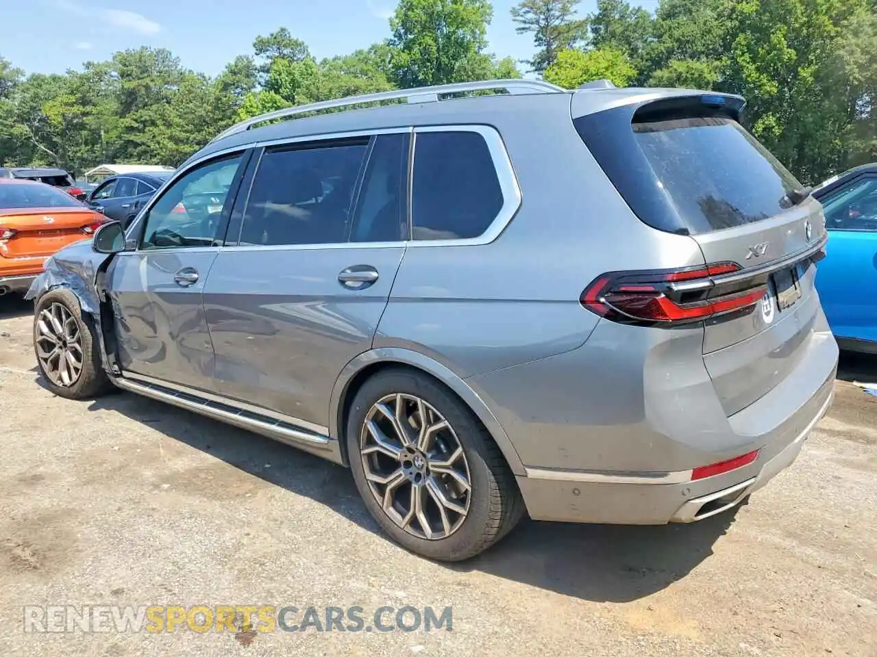 2 Photograph of a damaged car 5UX23EM00S9X66931 BMW X7 2025