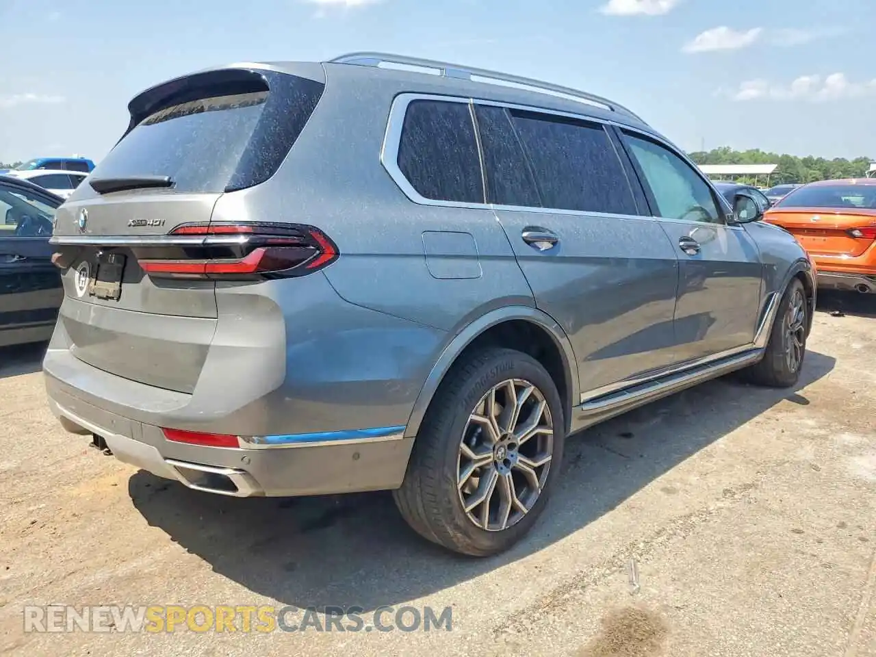 3 Photograph of a damaged car 5UX23EM00S9X66931 BMW X7 2025
