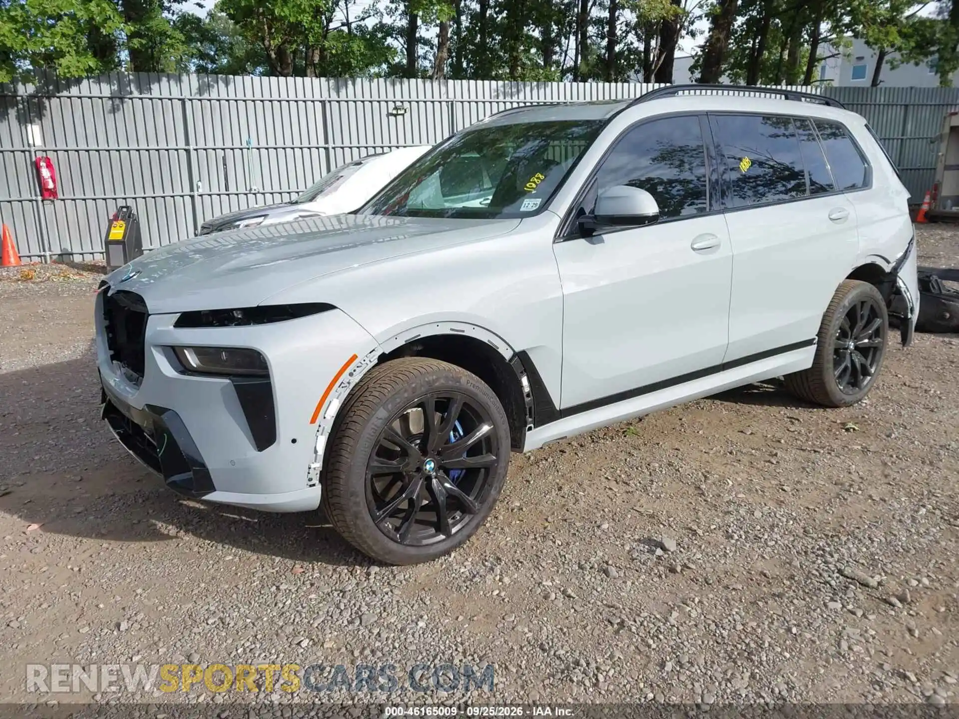 2 Photograph of a damaged car 5UX23EM00S9Y36492 BMW X7 2025