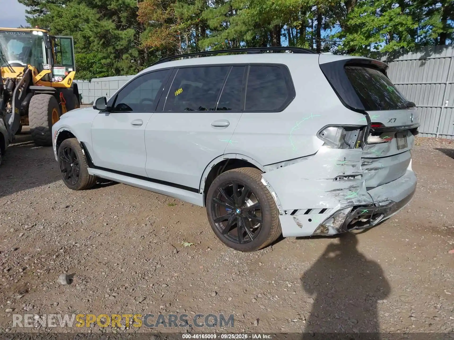 3 Photograph of a damaged car 5UX23EM00S9Y36492 BMW X7 2025
