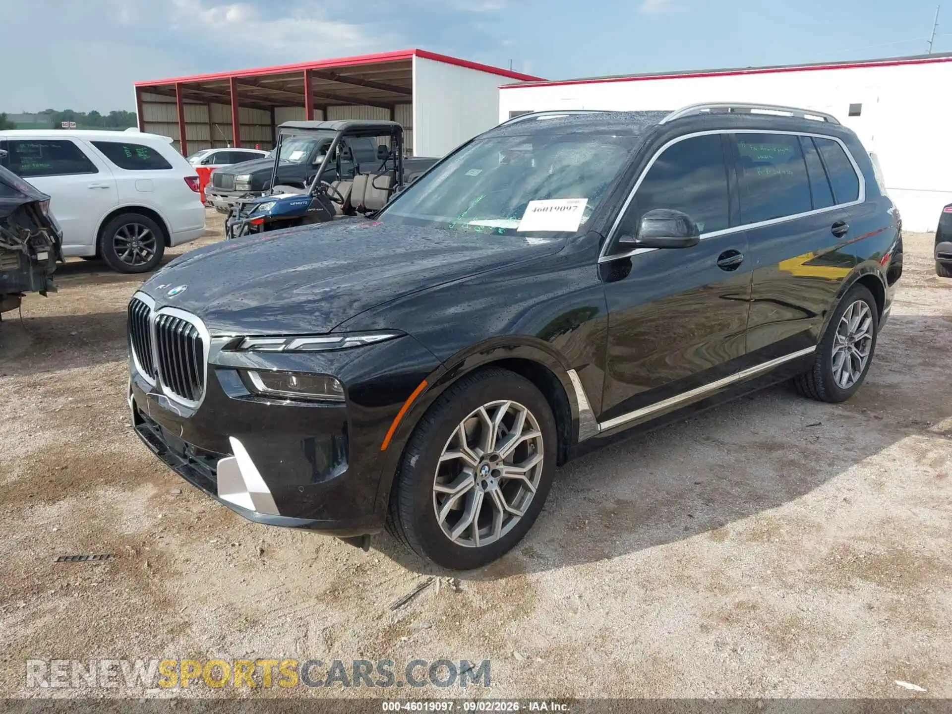 2 Photograph of a damaged car 5UX23EM00S9Y58427 BMW X7 2025