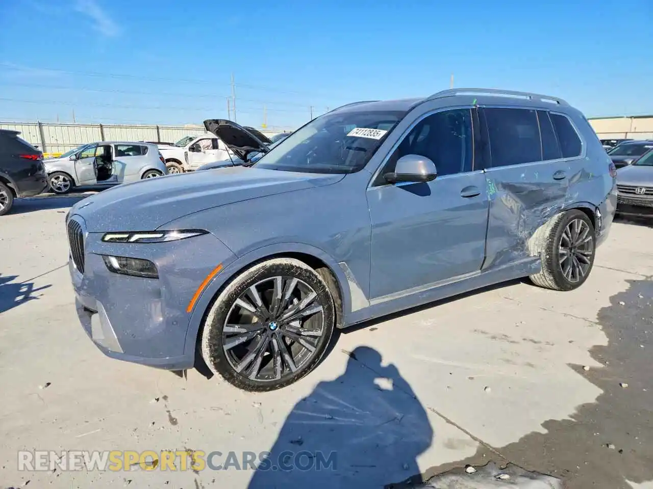 1 Photograph of a damaged car 5UX23EM00S9Y64230 BMW X7 2025