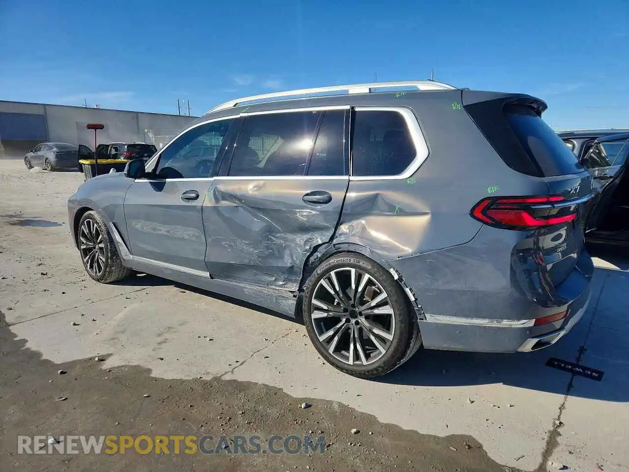 2 Photograph of a damaged car 5UX23EM00S9Y64230 BMW X7 2025