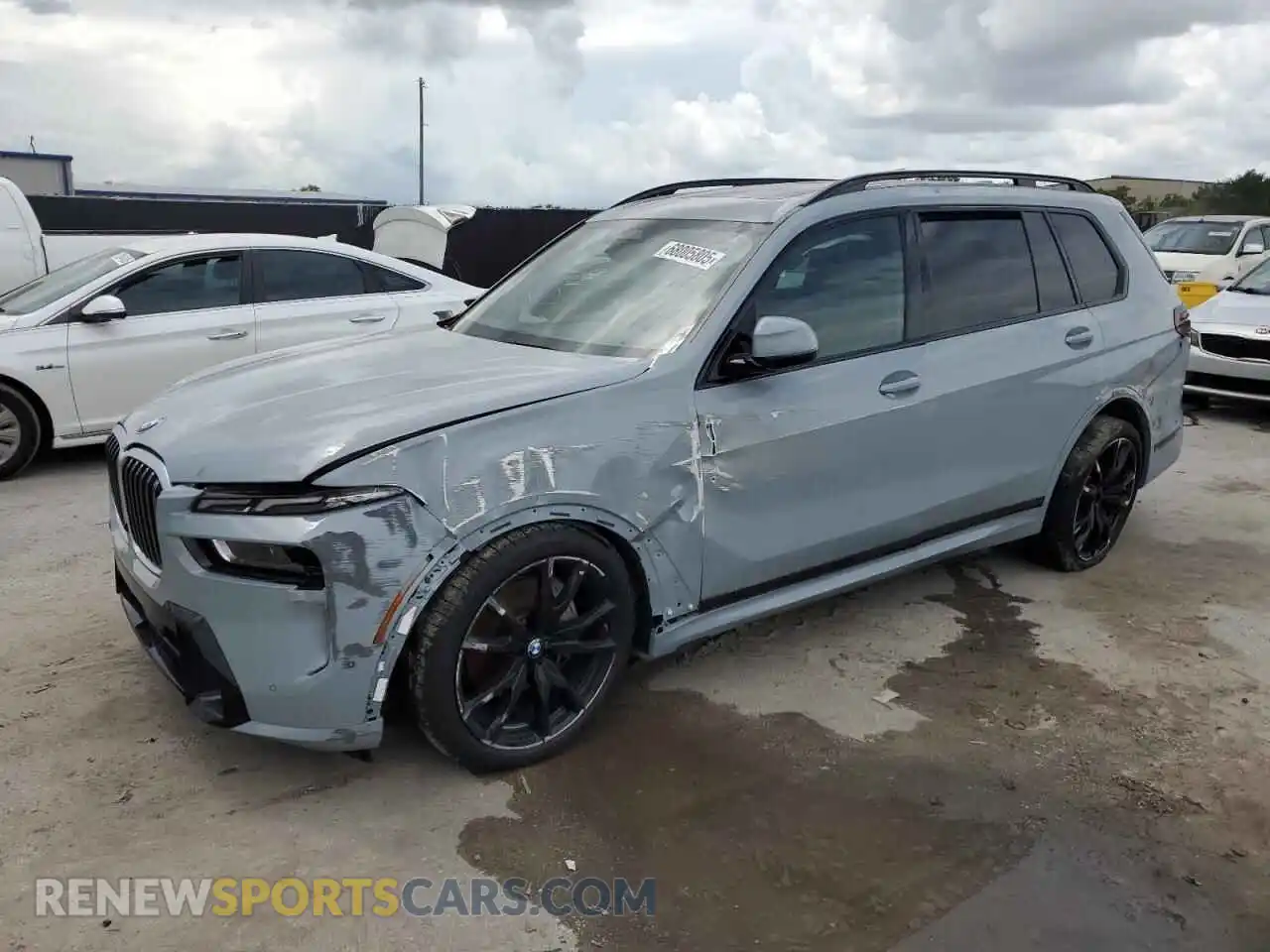 1 Photograph of a damaged car 5UX23EM00S9Z61718 BMW X7 2025