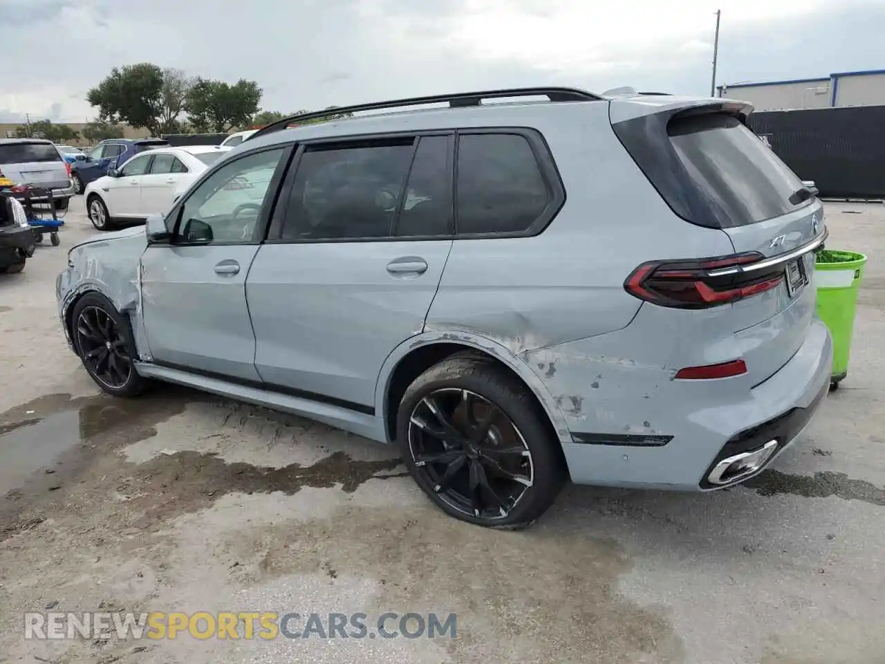 2 Photograph of a damaged car 5UX23EM00S9Z61718 BMW X7 2025