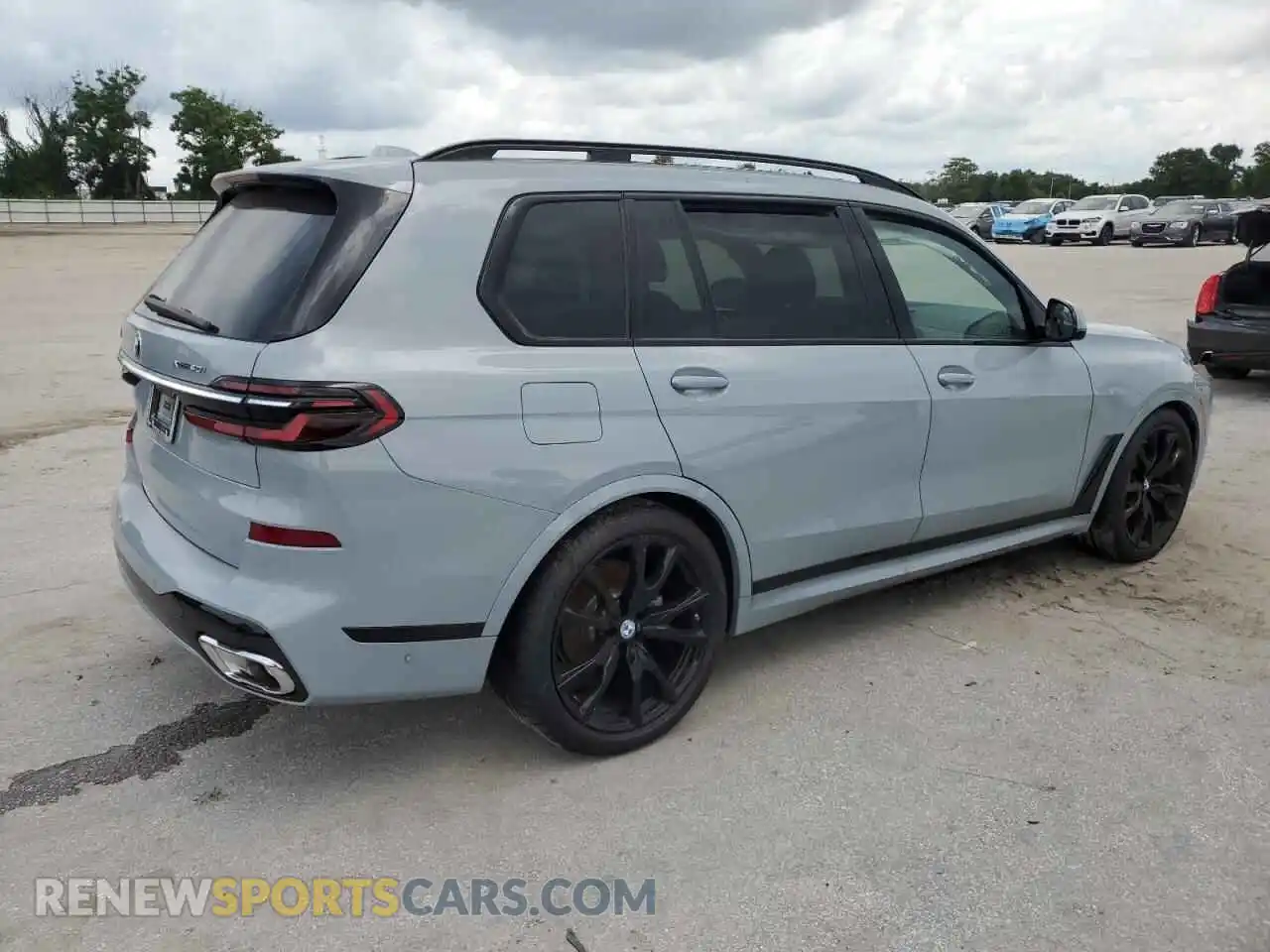 3 Photograph of a damaged car 5UX23EM00S9Z61718 BMW X7 2025