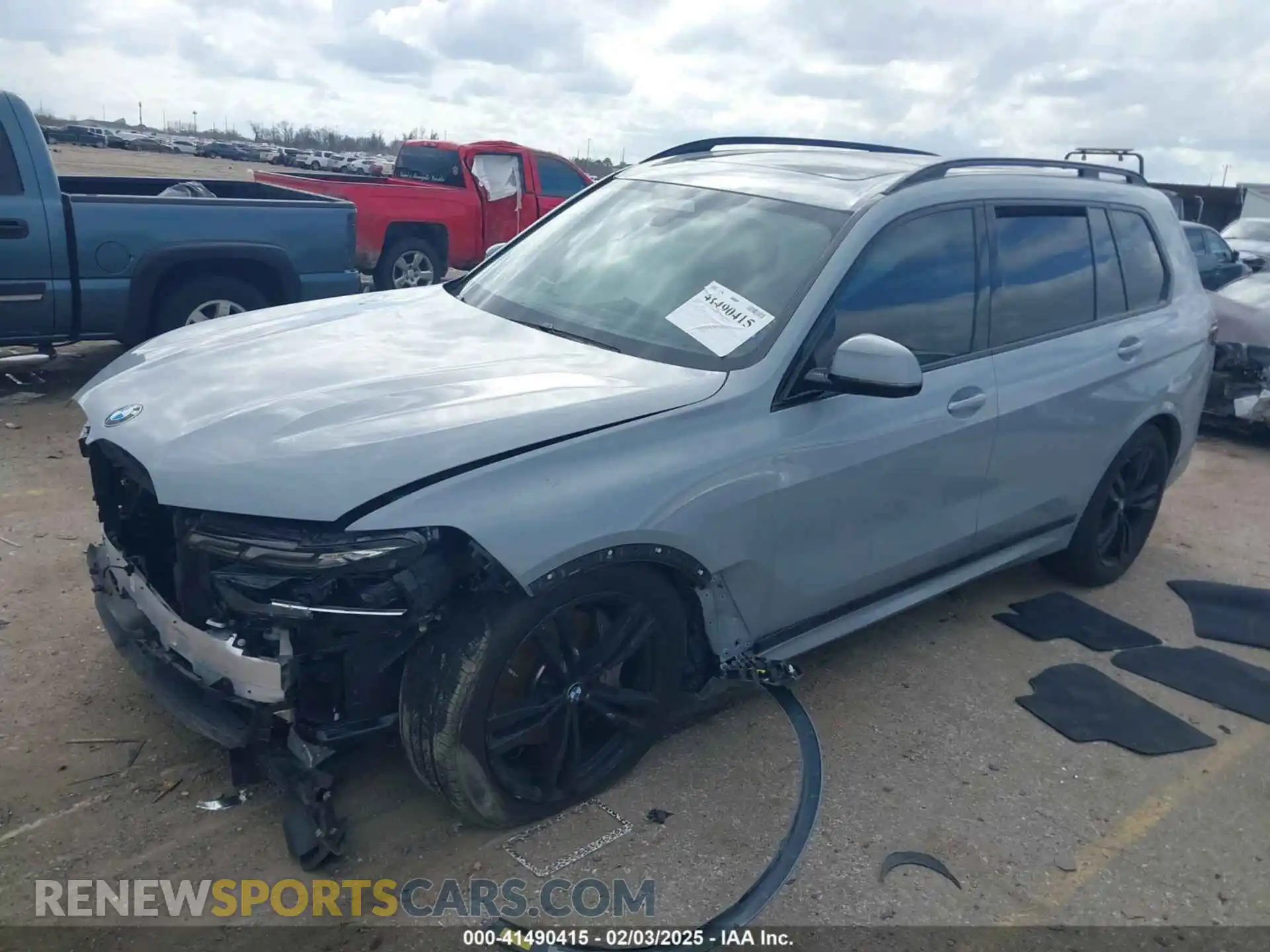 2 Photograph of a damaged car 5UX23EM01S9W23566 BMW X7 2025