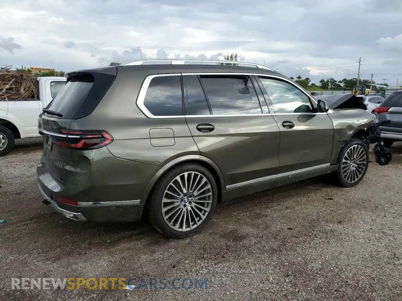 3 Photograph of a damaged car 5UX23EM01S9W42750 BMW X7 2025