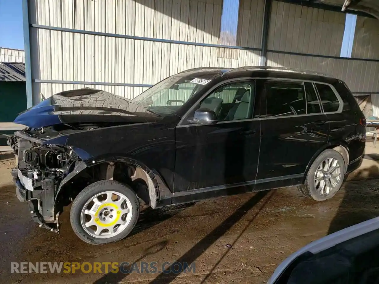 1 Photograph of a damaged car 5UX23EM01S9X15860 BMW X7 2025