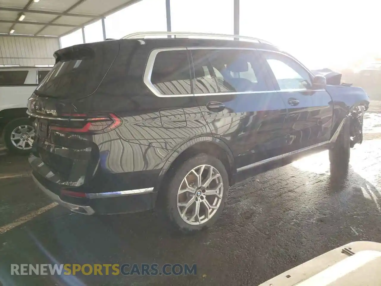 3 Photograph of a damaged car 5UX23EM01S9X15860 BMW X7 2025