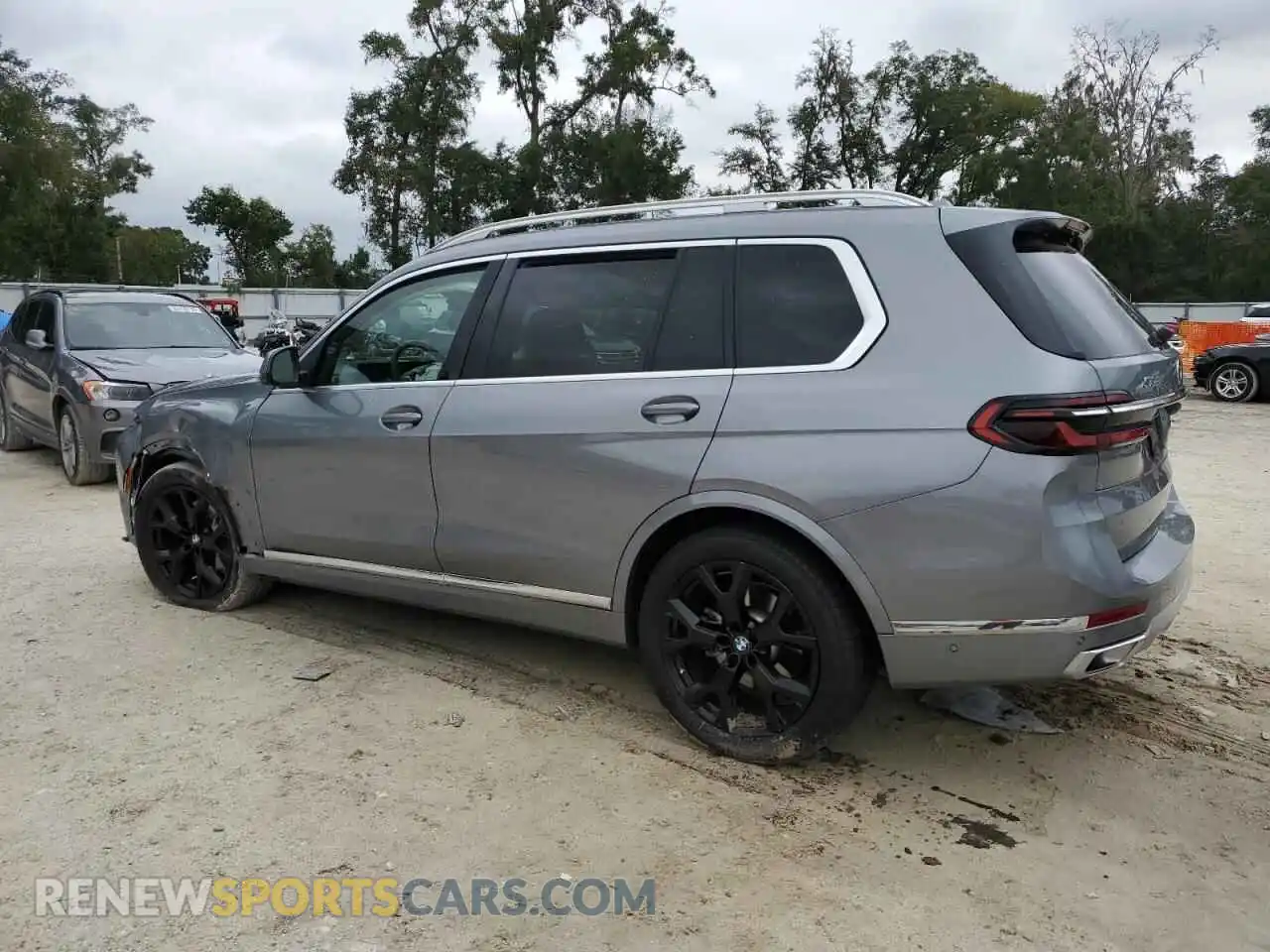 2 Фотография поврежденного автомобиля 5UX23EM01S9X27930 BMW X7 2025