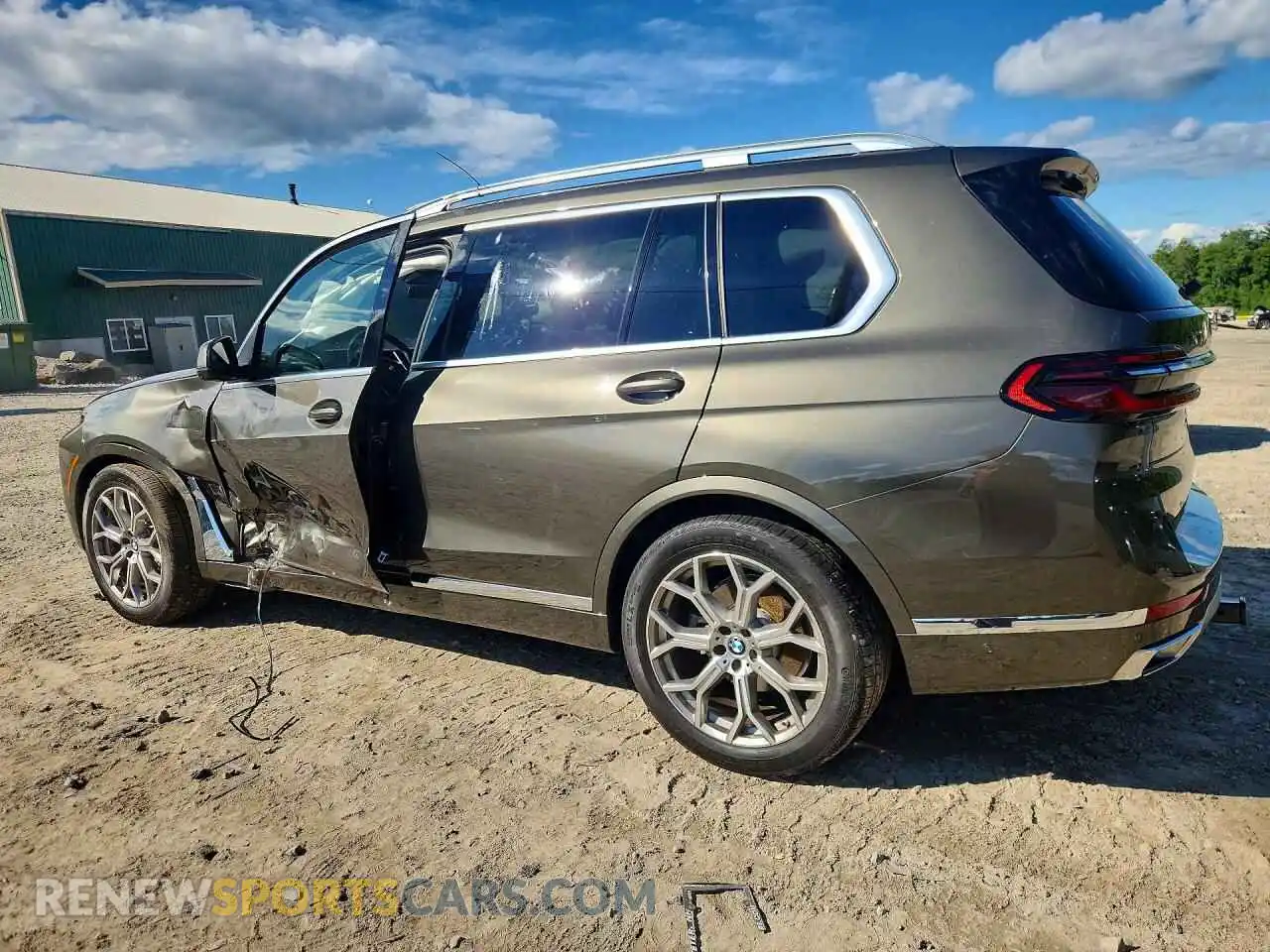 2 Photograph of a damaged car 5UX23EM01S9X61527 BMW X7 2025
