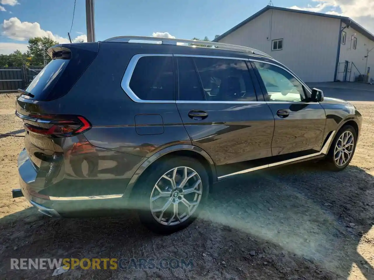 3 Photograph of a damaged car 5UX23EM01S9X61527 BMW X7 2025