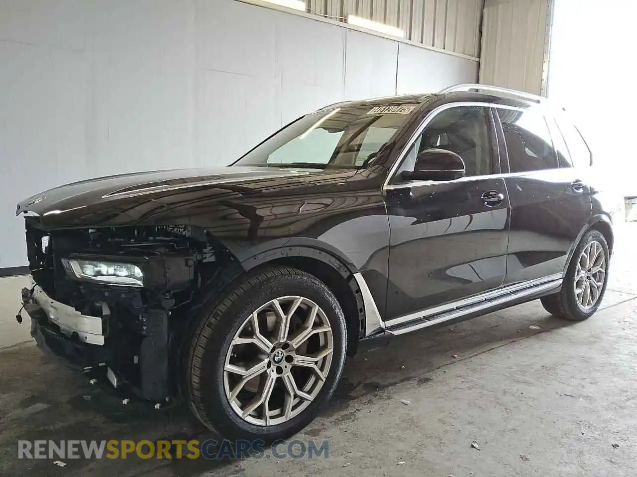 1 Photograph of a damaged car 5UX23EM01S9Y15277 BMW X7 2025