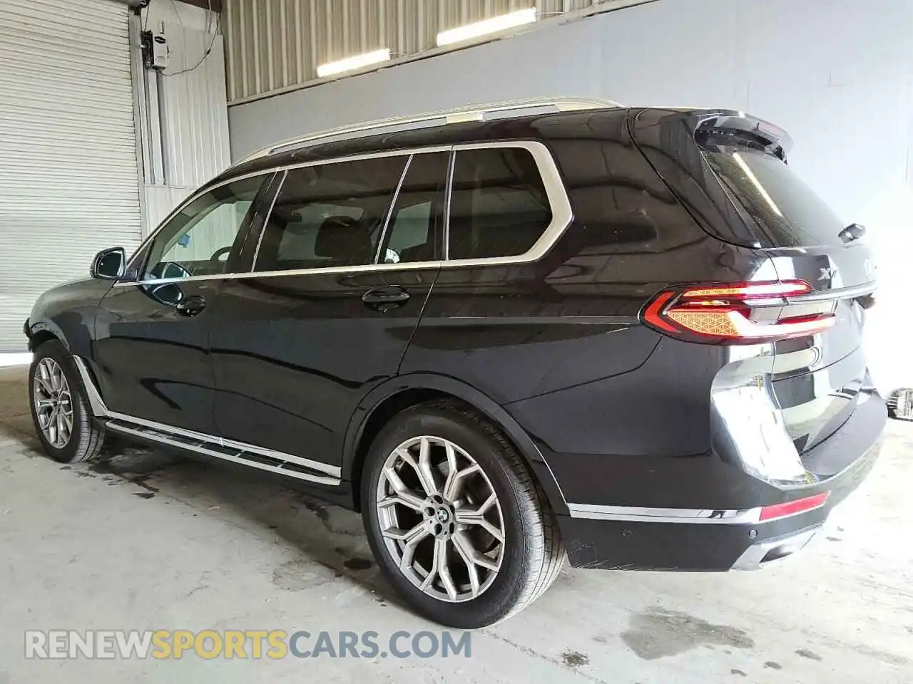 2 Photograph of a damaged car 5UX23EM01S9Y15277 BMW X7 2025
