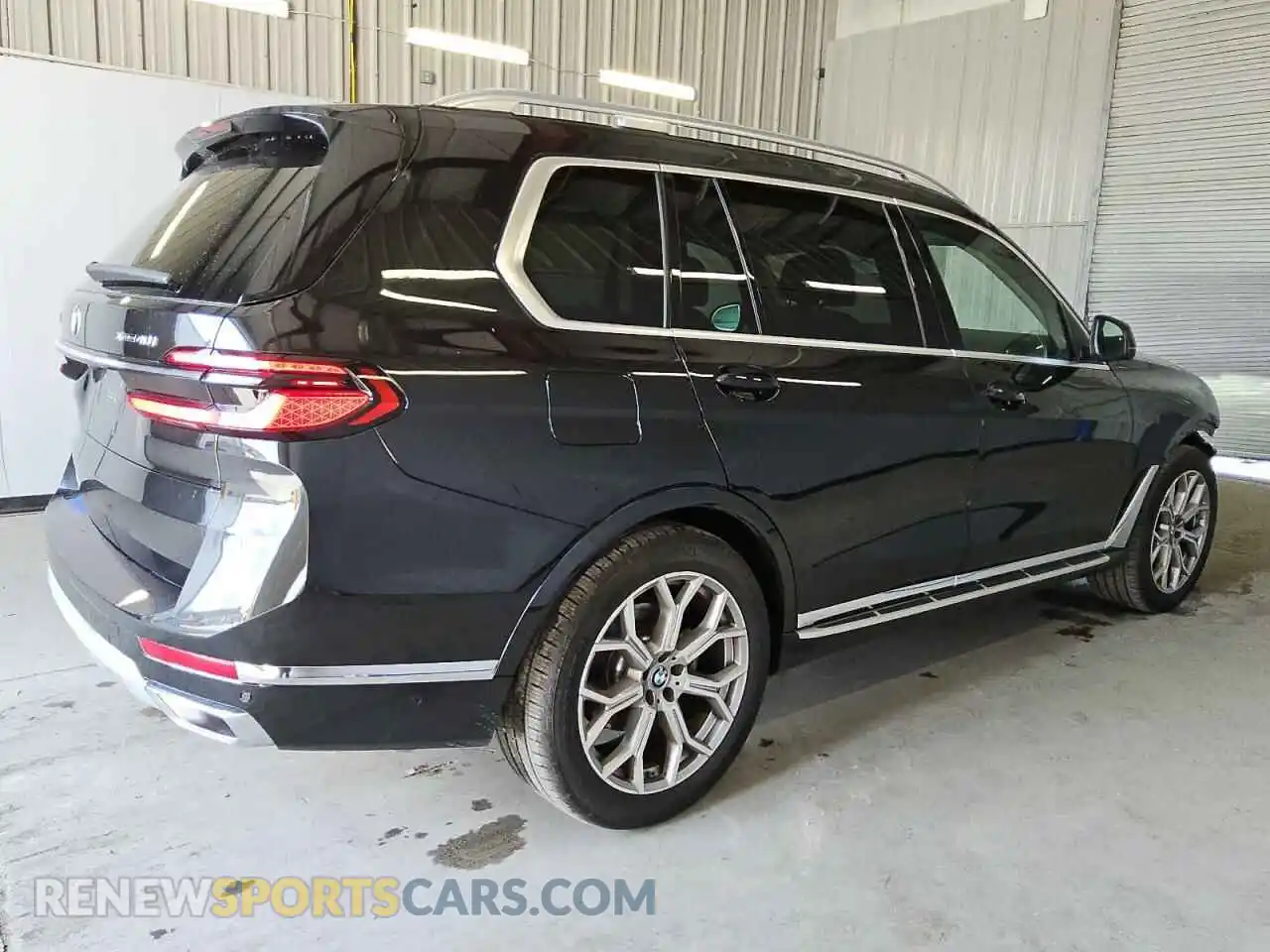 3 Photograph of a damaged car 5UX23EM01S9Y15277 BMW X7 2025