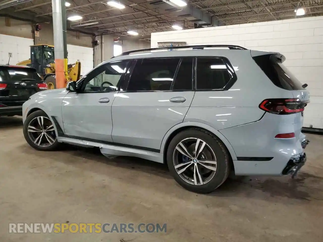 2 Photograph of a damaged car 5UX23EM01S9Y83935 BMW X7 2025