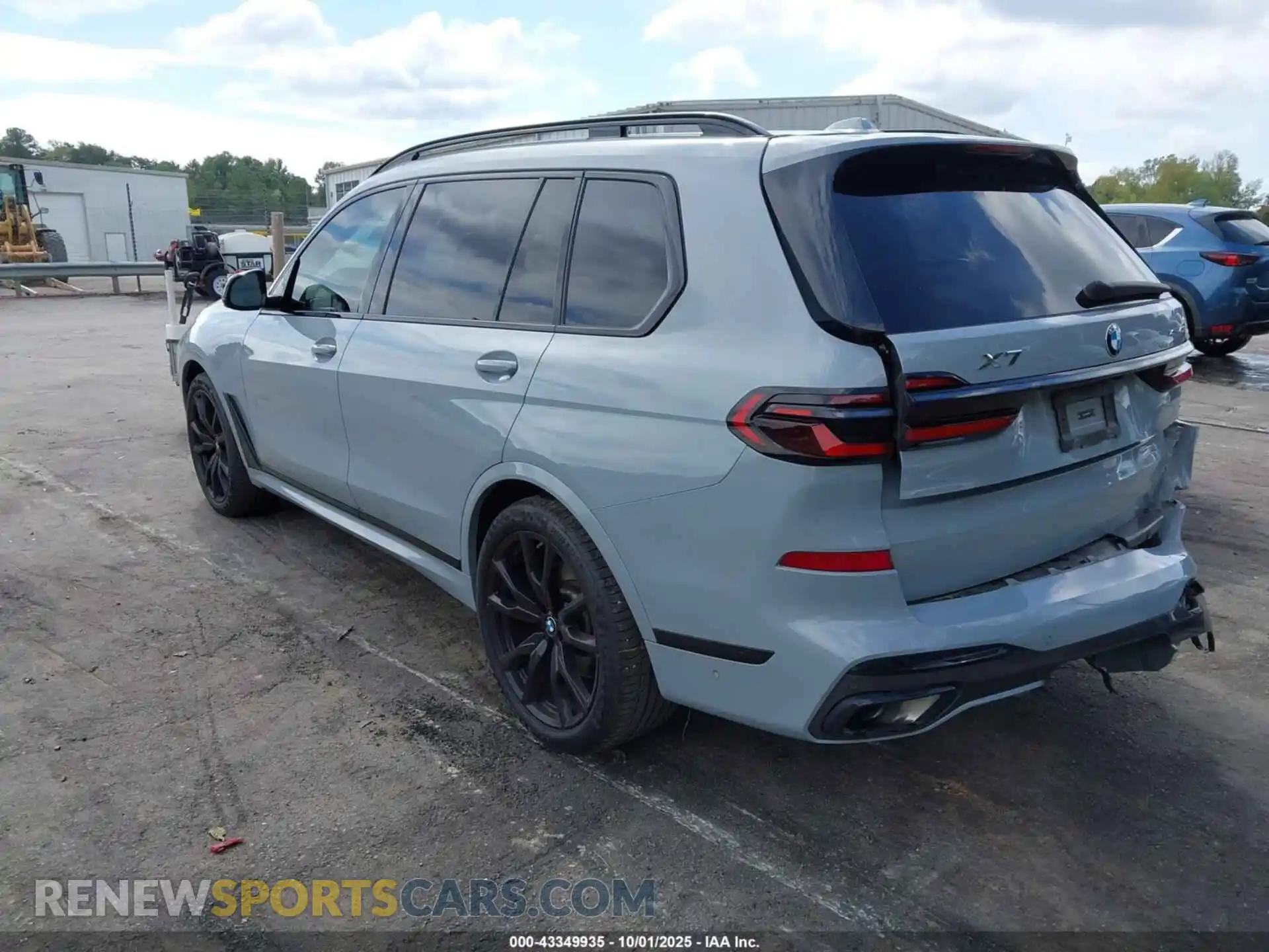3 Фотография поврежденного автомобиля 5UX23EM01S9Z05139 BMW X7 2025