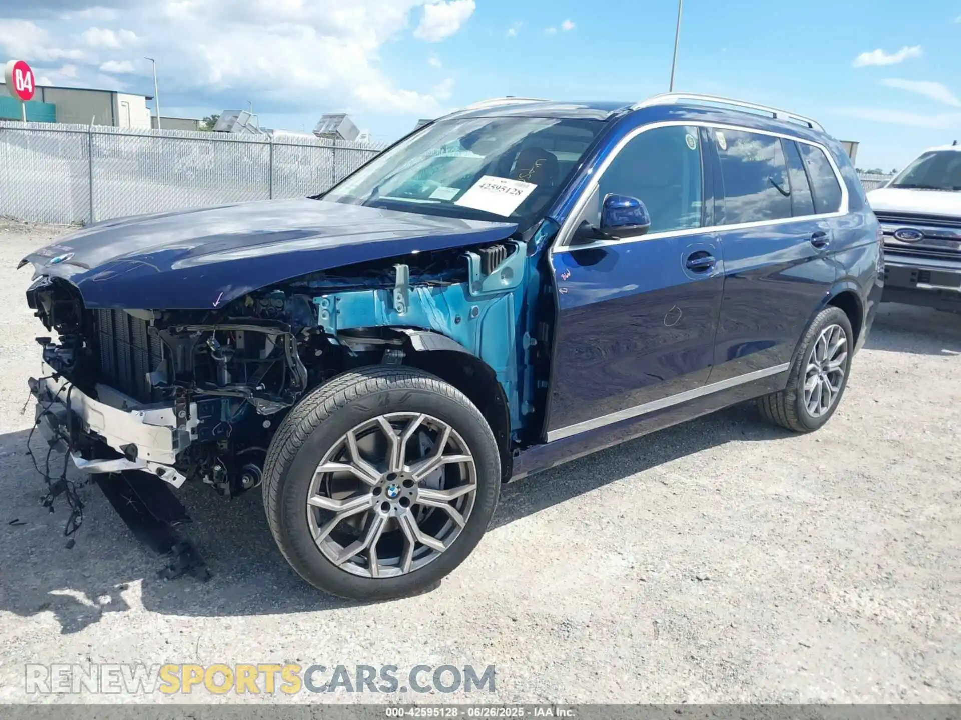 2 Photograph of a damaged car 5UX23EM01S9Z25293 BMW X7 2025