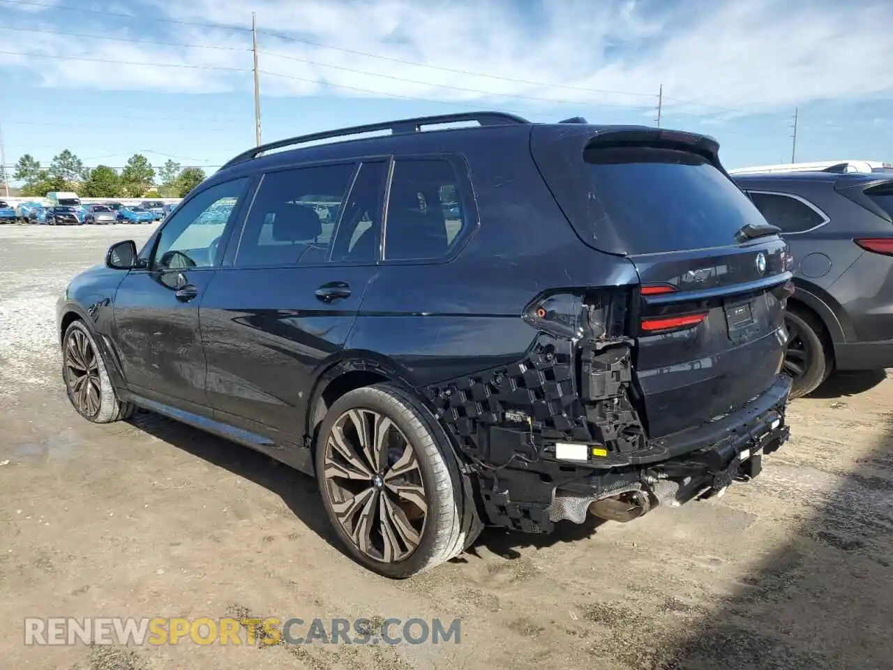 2 Photograph of a damaged car 5UX23EM01S9Z52526 BMW X7 2025