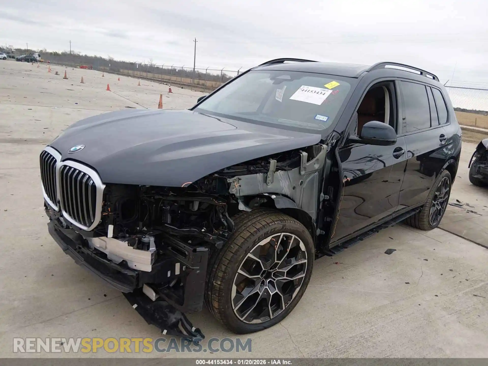 2 Photograph of a damaged car 5UX23EM01S9Z62795 BMW X7 2025