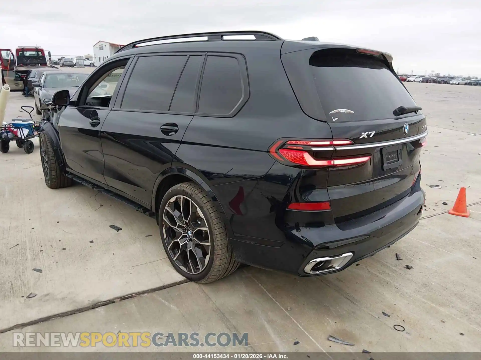 3 Photograph of a damaged car 5UX23EM01S9Z62795 BMW X7 2025