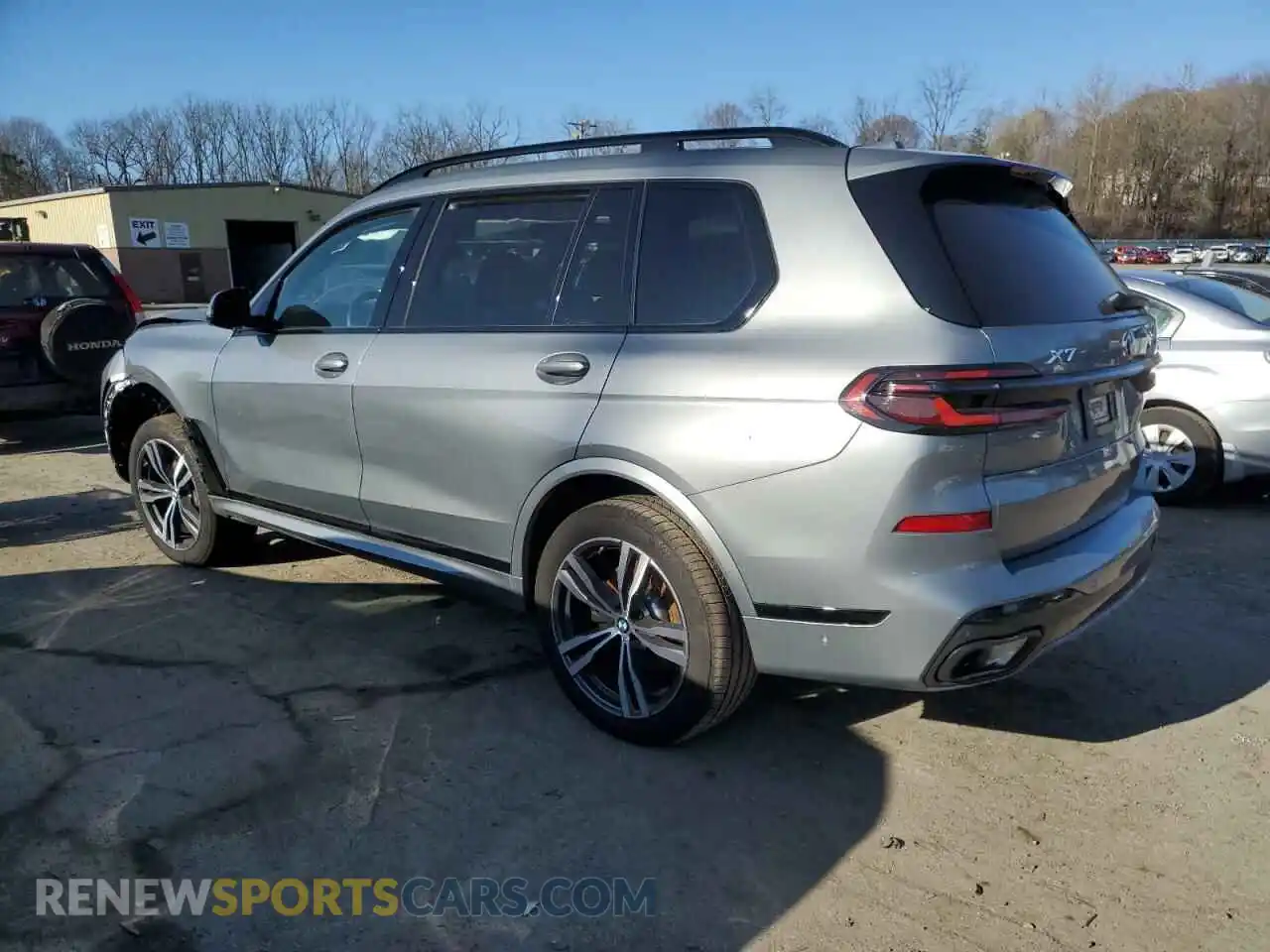 2 Photograph of a damaged car 5UX23EM02S9W30056 BMW X7 2025