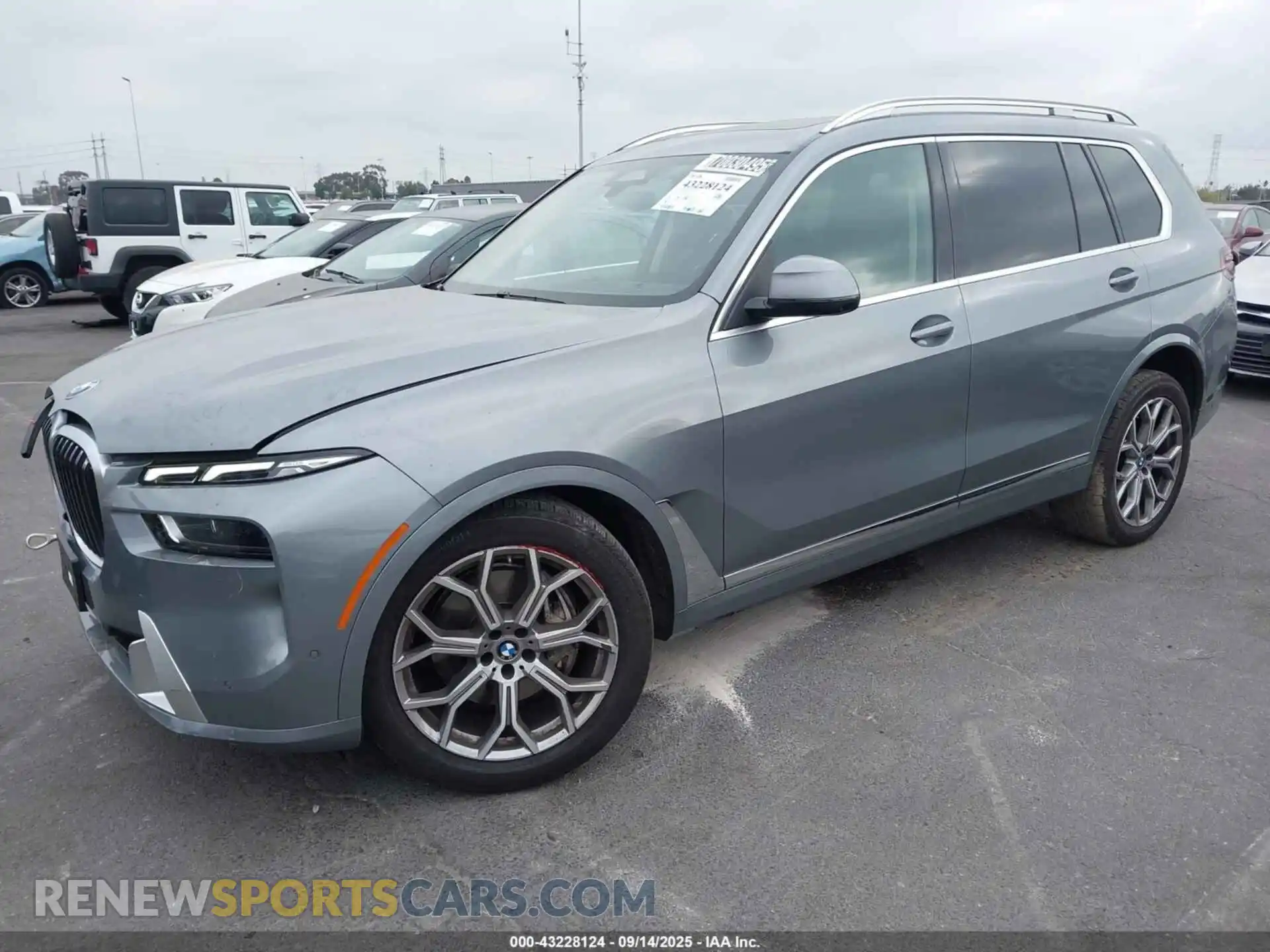 2 Photograph of a damaged car 5UX23EM02S9X08416 BMW X7 2025