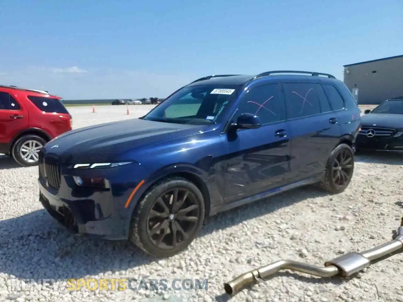 1 Photograph of a damaged car 5UX23EM02S9X99171 BMW X7 2025