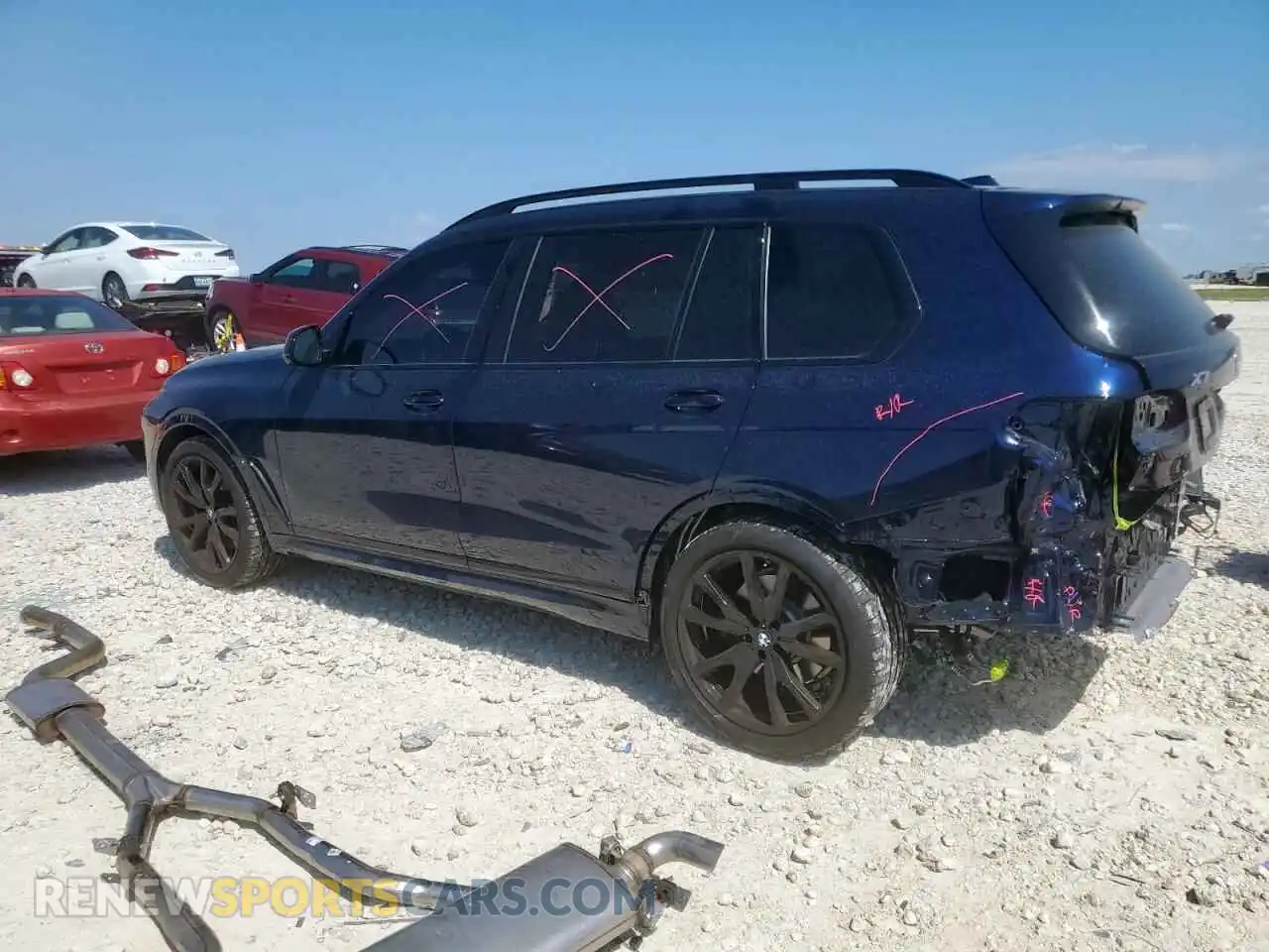 2 Photograph of a damaged car 5UX23EM02S9X99171 BMW X7 2025