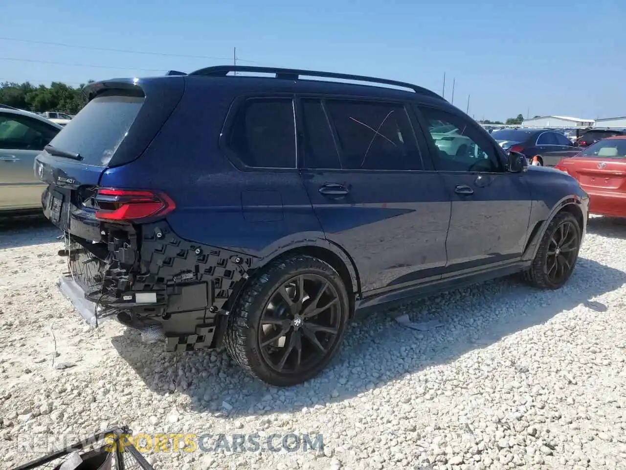 3 Photograph of a damaged car 5UX23EM02S9X99171 BMW X7 2025