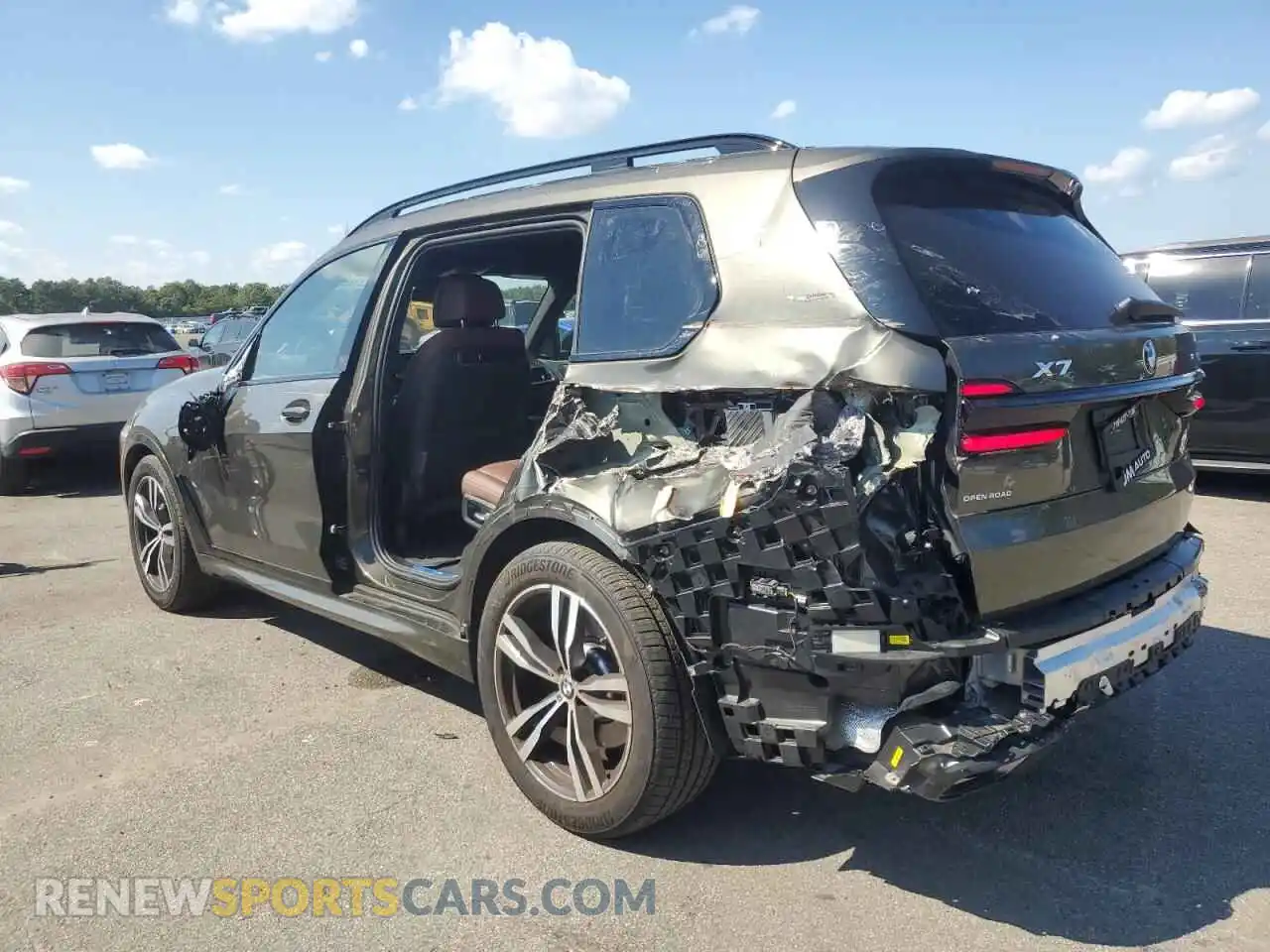 2 Photograph of a damaged car 5UX23EM02S9Y29334 BMW X7 2025