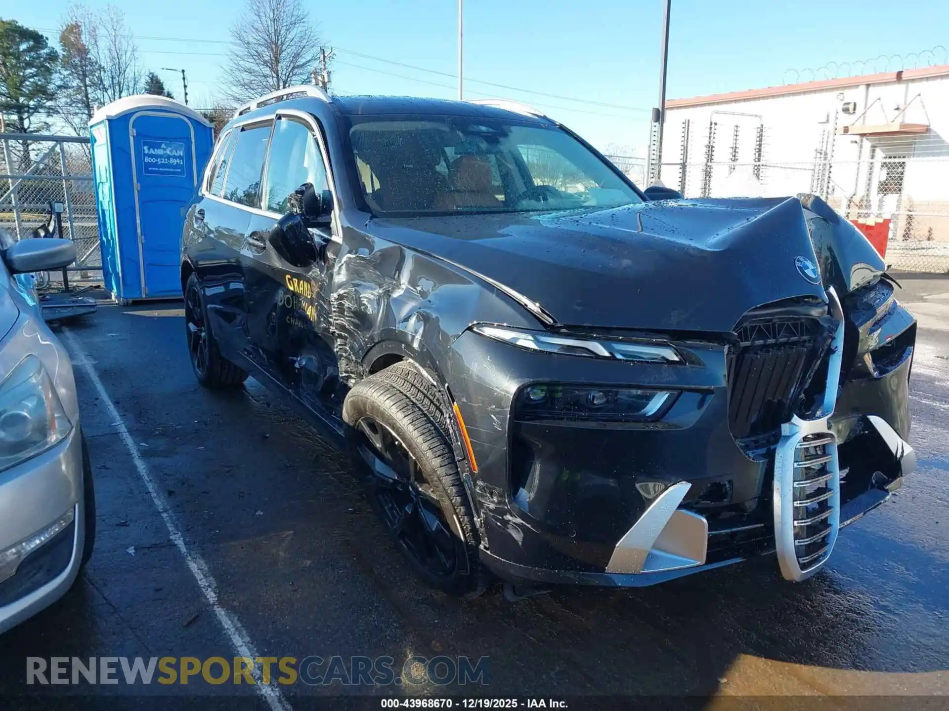 1 Photograph of a damaged car 5UX23EM02S9Z01827 BMW X7 2025