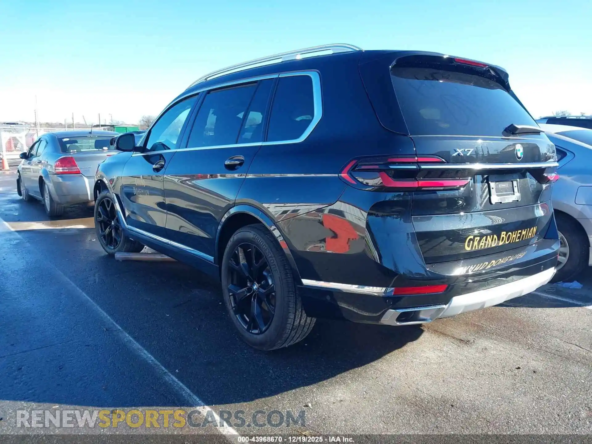 3 Photograph of a damaged car 5UX23EM02S9Z01827 BMW X7 2025
