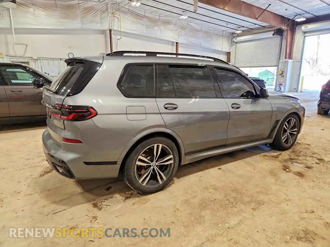 3 Фотография поврежденного автомобиля 5UX23EM02S9Z45441 BMW X7 2025