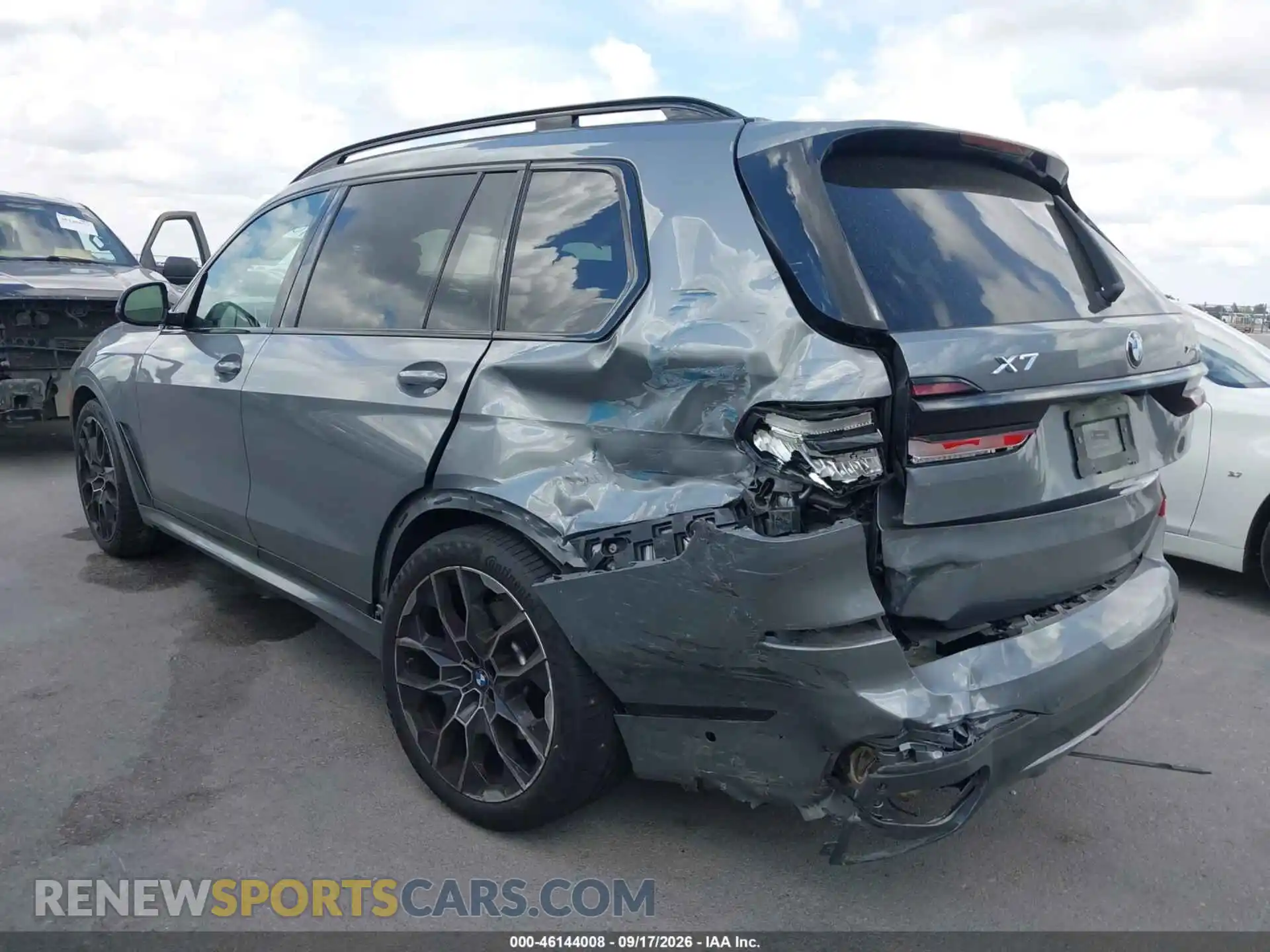 3 Photograph of a damaged car 5UX23EM02S9Z78150 BMW X7 2025