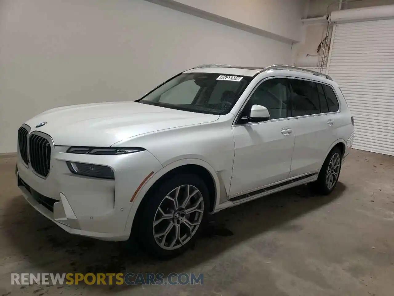 1 Photograph of a damaged car 5UX23EM03S9W25626 BMW X7 2025