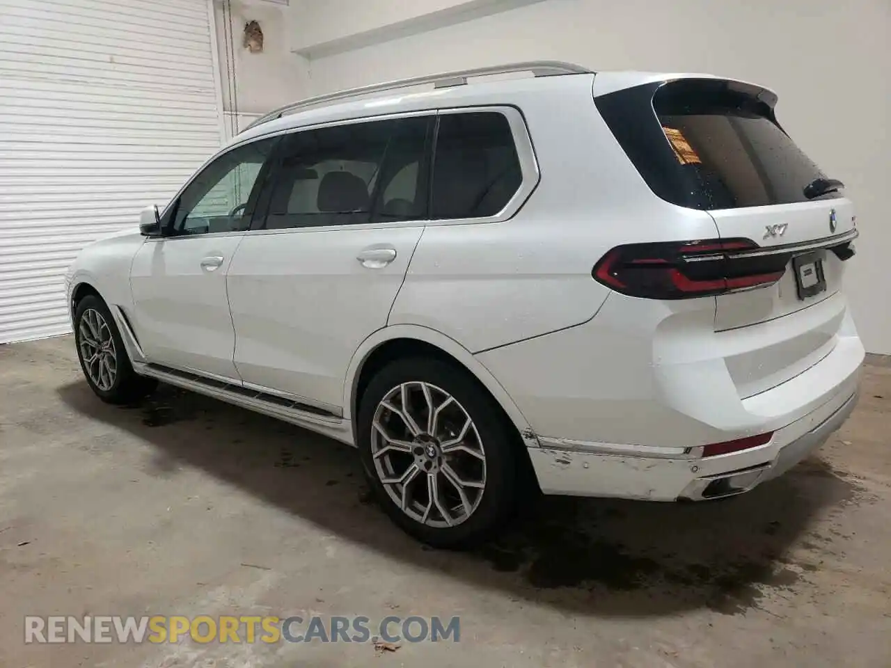 2 Photograph of a damaged car 5UX23EM03S9W25626 BMW X7 2025