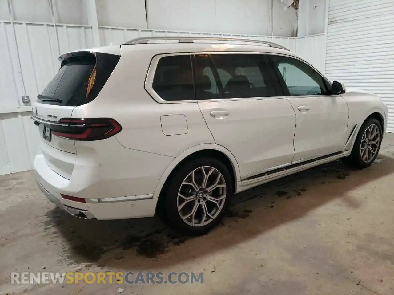 3 Photograph of a damaged car 5UX23EM03S9W25626 BMW X7 2025