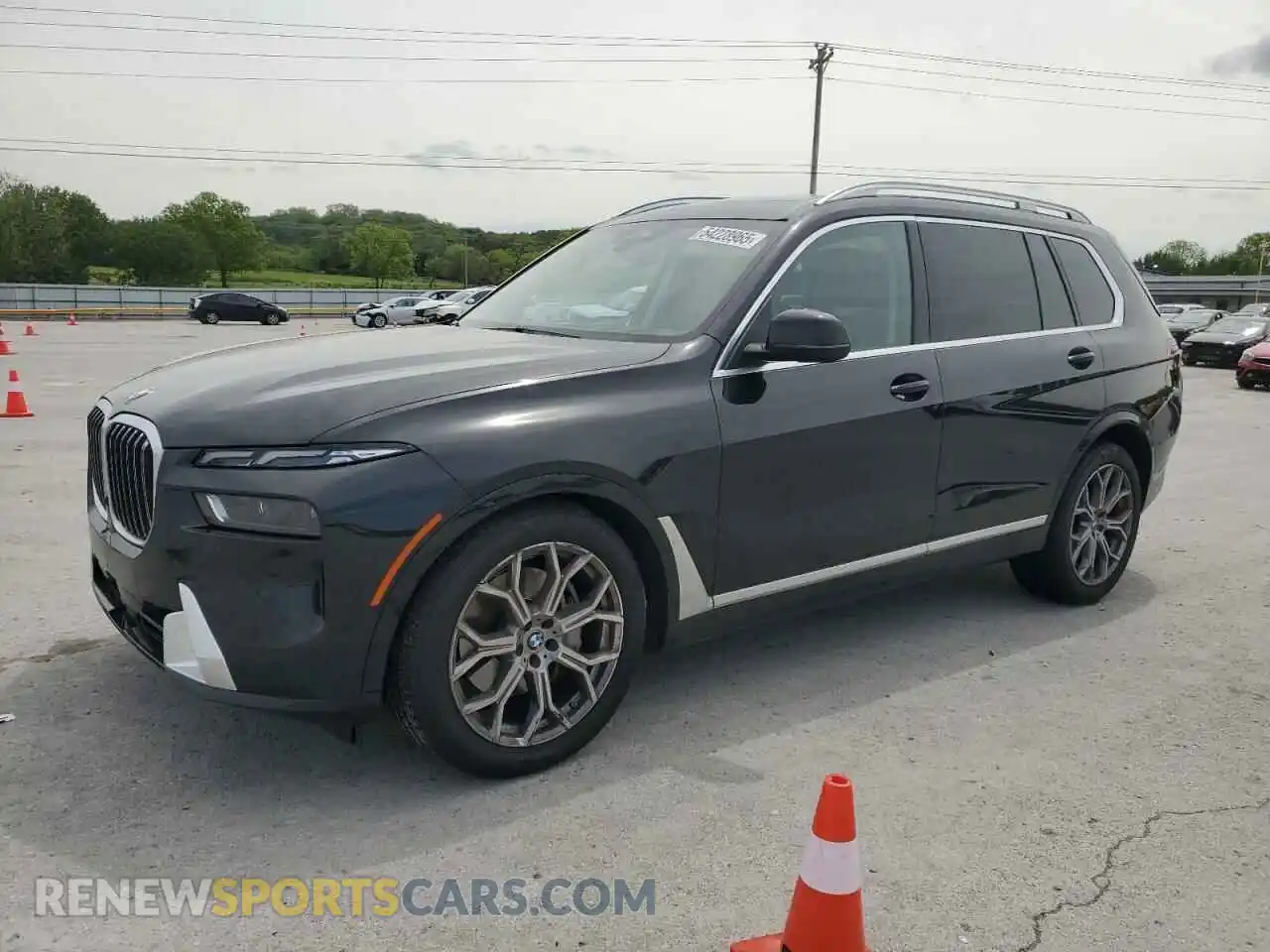1 Photograph of a damaged car 5UX23EM03S9X25127 BMW X7 2025