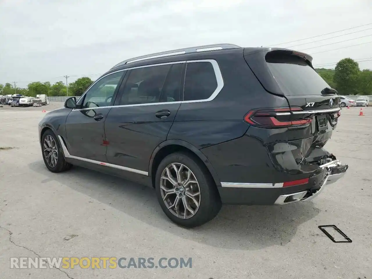 2 Photograph of a damaged car 5UX23EM03S9X25127 BMW X7 2025